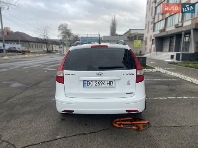 Белый Хендай i30, объемом двигателя 1.6 л и пробегом 246 тыс. км за 6700 $, фото 3 на Automoto.ua