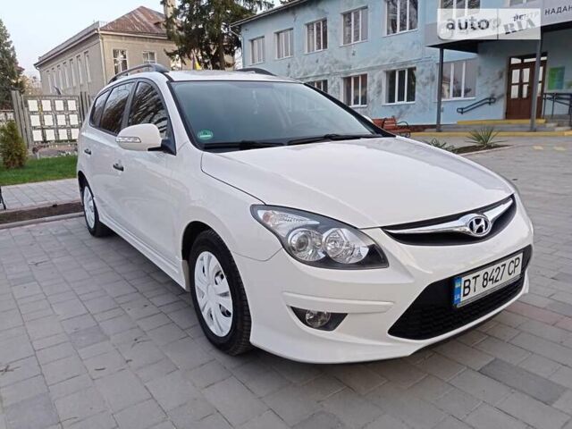 Білий Хендай i30, об'ємом двигуна 1.58 л та пробігом 180 тис. км за 7000 $, фото 4 на Automoto.ua