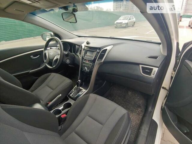 Білий Хендай i30, об'ємом двигуна 1.58 л та пробігом 230 тис. км за 9600 $, фото 11 на Automoto.ua