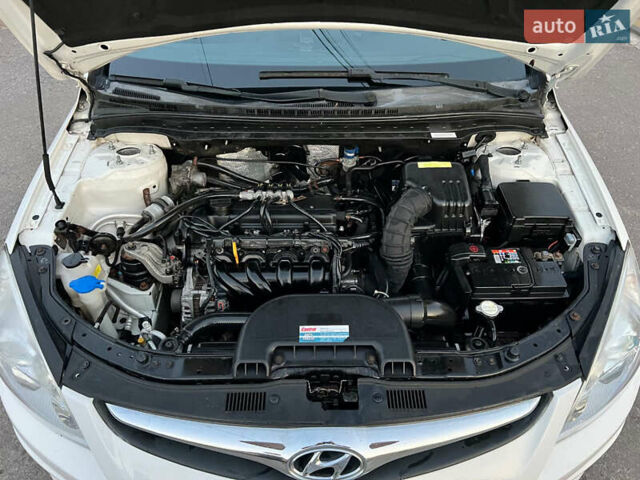 Білий Хендай i30, об'ємом двигуна 1.6 л та пробігом 270 тис. км за 6800 $, фото 13 на Automoto.ua