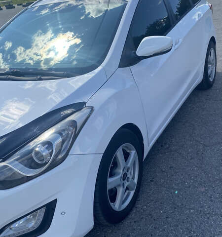 Белый Хендай i30, объемом двигателя 1.58 л и пробегом 224 тыс. км за 8300 $, фото 4 на Automoto.ua