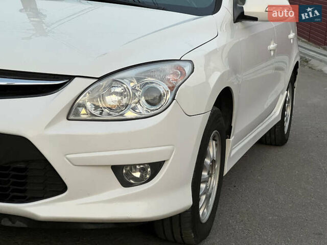 Білий Хендай i30, об'ємом двигуна 1.6 л та пробігом 270 тис. км за 6800 $, фото 8 на Automoto.ua