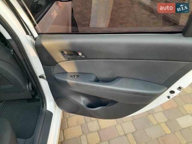 Белый Хендай i30, объемом двигателя 1.58 л и пробегом 217 тыс. км за 7900 $, фото 7 на Automoto.ua