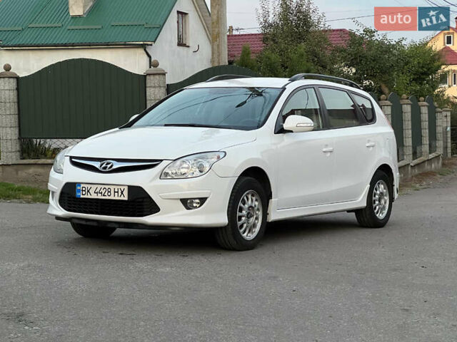 Білий Хендай i30, об'ємом двигуна 1.6 л та пробігом 270 тис. км за 6800 $, фото 4 на Automoto.ua