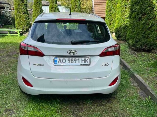 Белый Хендай i30, объемом двигателя 1.6 л и пробегом 200 тыс. км за 7200 $, фото 3 на Automoto.ua