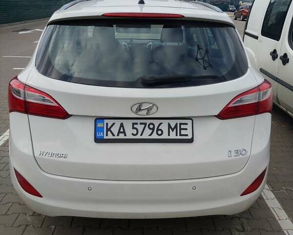 Білий Хендай i30, об'ємом двигуна 1.58 л та пробігом 230 тис. км за 9600 $, фото 4 на Automoto.ua