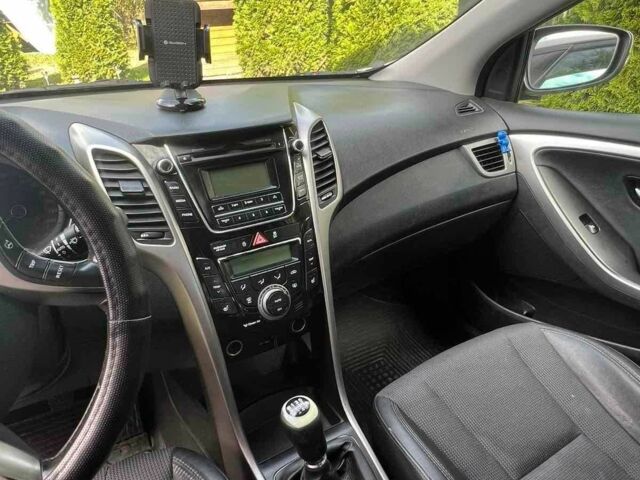 Белый Хендай i30, объемом двигателя 1.6 л и пробегом 200 тыс. км за 7200 $, фото 1 на Automoto.ua