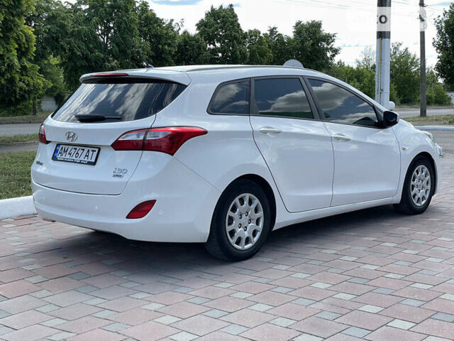 Белый Хендай i30, объемом двигателя 1.6 л и пробегом 208 тыс. км за 8199 $, фото 3 на Automoto.ua