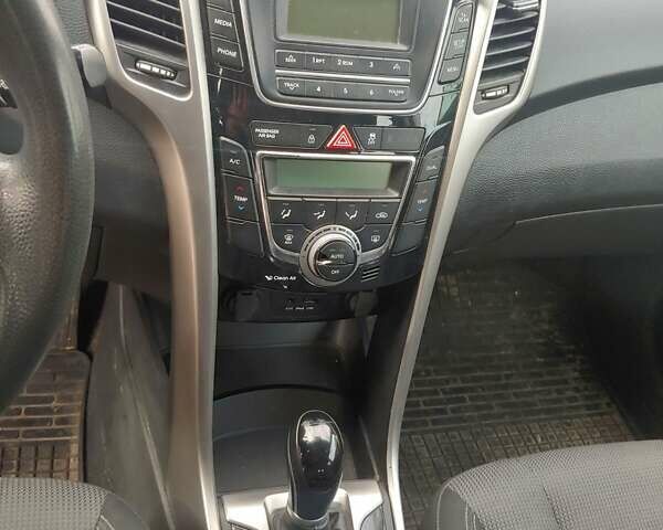 Білий Хендай i30, об'ємом двигуна 1.58 л та пробігом 230 тис. км за 9600 $, фото 7 на Automoto.ua