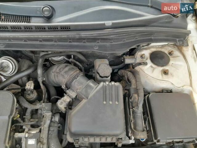 Белый Хендай i30, объемом двигателя 1.58 л и пробегом 217 тыс. км за 7900 $, фото 4 на Automoto.ua