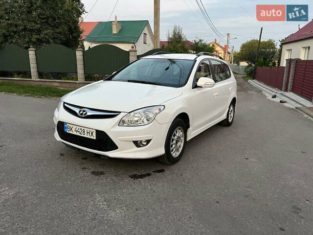 Білий Хендай i30, об'ємом двигуна 1.6 л та пробігом 270 тис. км за 6800 $, фото 7 на Automoto.ua