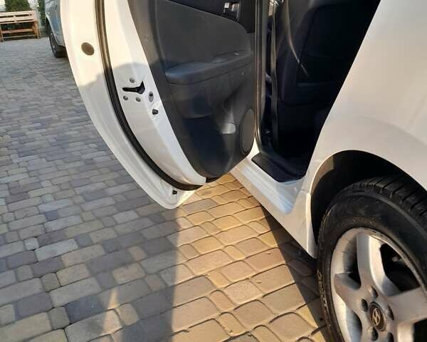 Белый Хендай i30, объемом двигателя 1.58 л и пробегом 217 тыс. км за 7900 $, фото 27 на Automoto.ua