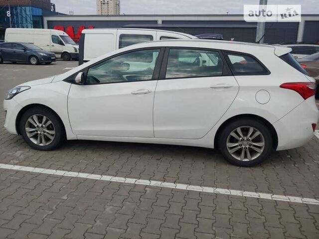 Білий Хендай i30, об'ємом двигуна 1.58 л та пробігом 230 тис. км за 9600 $, фото 3 на Automoto.ua