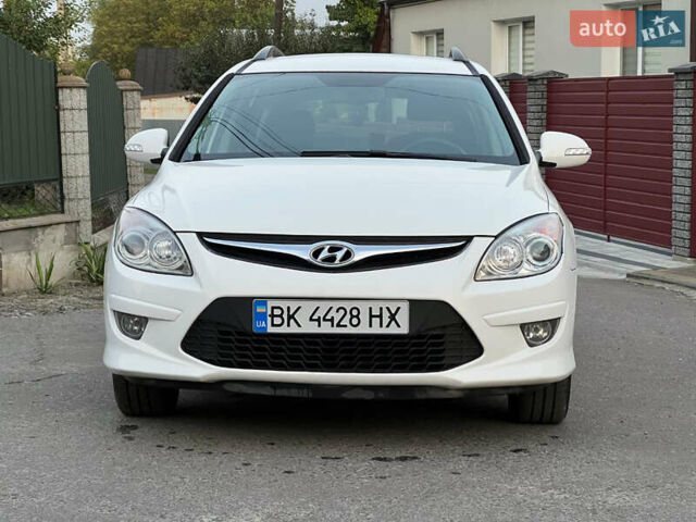 Білий Хендай i30, об'ємом двигуна 1.6 л та пробігом 270 тис. км за 6800 $, фото 5 на Automoto.ua