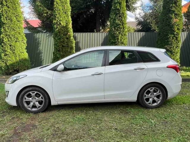 Белый Хендай i30, объемом двигателя 1.6 л и пробегом 200 тыс. км за 7200 $, фото 5 на Automoto.ua