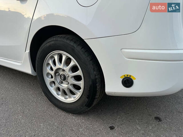 Білий Хендай i30, об'ємом двигуна 1.6 л та пробігом 270 тис. км за 6800 $, фото 21 на Automoto.ua