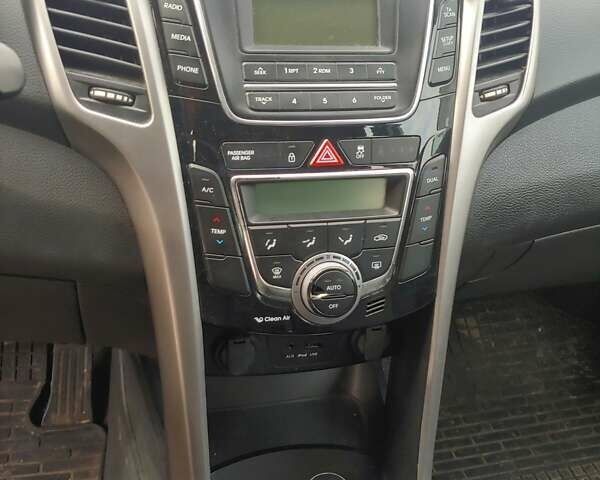 Білий Хендай i30, об'ємом двигуна 1.58 л та пробігом 230 тис. км за 9600 $, фото 8 на Automoto.ua