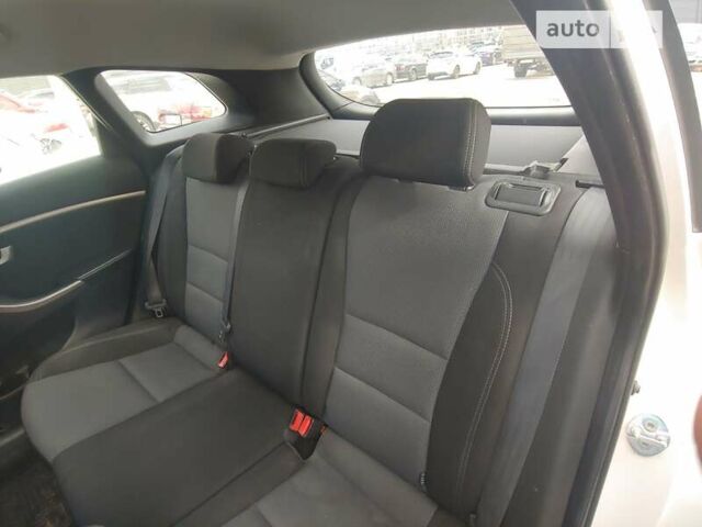Білий Хендай i30, об'ємом двигуна 1.58 л та пробігом 230 тис. км за 9600 $, фото 10 на Automoto.ua