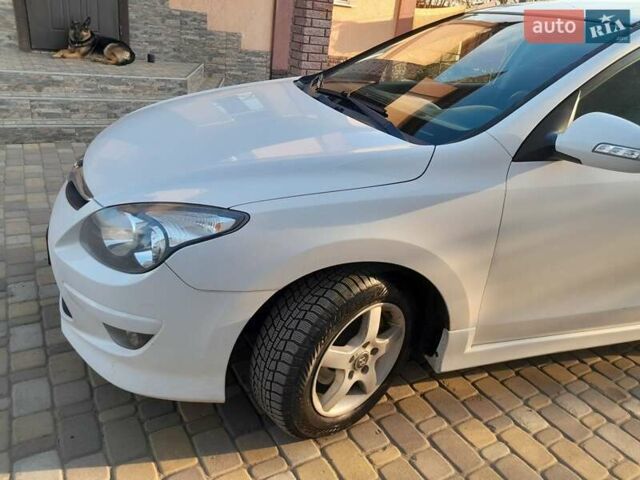 Белый Хендай i30, объемом двигателя 1.58 л и пробегом 217 тыс. км за 7900 $, фото 23 на Automoto.ua