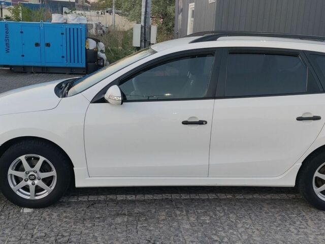 Білий Хендай i30, об'ємом двигуна 1.4 л та пробігом 340 тис. км за 5450 $, фото 1 на Automoto.ua