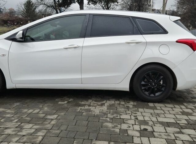 Білий Хендай i30, об'ємом двигуна 1.6 л та пробігом 166 тис. км за 8500 $, фото 4 на Automoto.ua