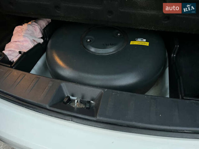 Білий Хендай i30, об'ємом двигуна 1.6 л та пробігом 270 тис. км за 6800 $, фото 28 на Automoto.ua