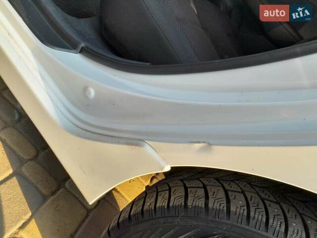 Белый Хендай i30, объемом двигателя 1.58 л и пробегом 217 тыс. км за 7900 $, фото 14 на Automoto.ua