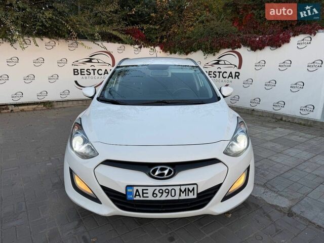 Білий Хендай i30, об'ємом двигуна 1.4 л та пробігом 190 тис. км за 7999 $, фото 4 на Automoto.ua