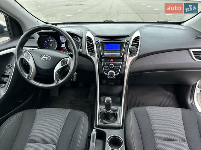 Белый Хендай i30, объемом двигателя 1.59 л и пробегом 140 тыс. км за 8700 $, фото 11 на Automoto.ua