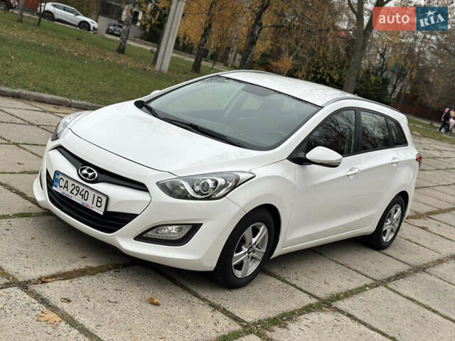 Белый Хендай i30, объемом двигателя 1.6 л и пробегом 190 тыс. км за 7750 $, фото 1 на Automoto.ua