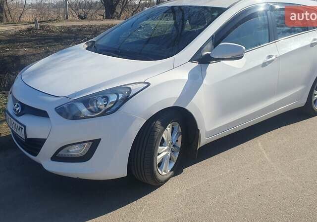 Білий Хендай i30, об'ємом двигуна 1.58 л та пробігом 284 тис. км за 8750 $, фото 6 на Automoto.ua