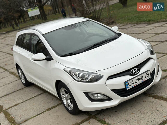 Белый Хендай i30, объемом двигателя 1.6 л и пробегом 190 тыс. км за 7750 $, фото 17 на Automoto.ua
