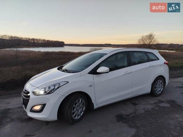 Белый Хендай i30, объемом двигателя 1.6 л и пробегом 227 тыс. км за 7300 $, фото 37 на Automoto.ua