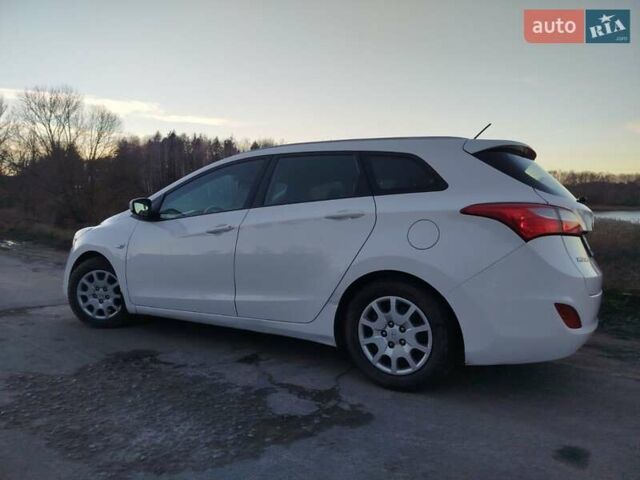 Белый Хендай i30, объемом двигателя 1.6 л и пробегом 227 тыс. км за 7300 $, фото 41 на Automoto.ua