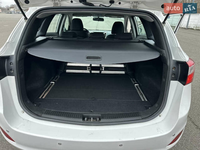 Белый Хендай i30, объемом двигателя 1.59 л и пробегом 140 тыс. км за 8700 $, фото 12 на Automoto.ua