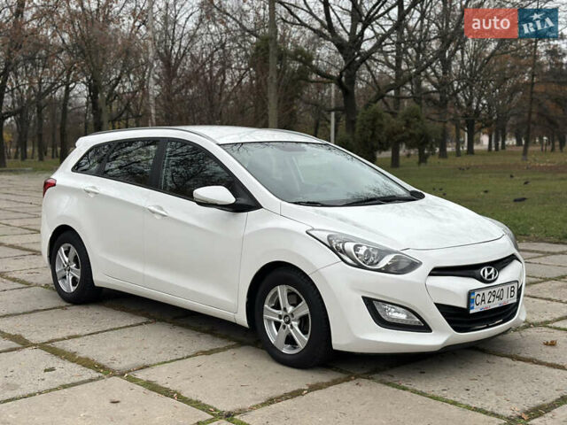 Белый Хендай i30, объемом двигателя 1.6 л и пробегом 190 тыс. км за 7750 $, фото 15 на Automoto.ua