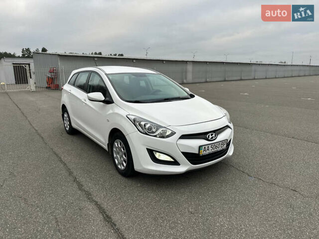 Белый Хендай i30, объемом двигателя 1.59 л и пробегом 140 тыс. км за 8700 $, фото 5 на Automoto.ua