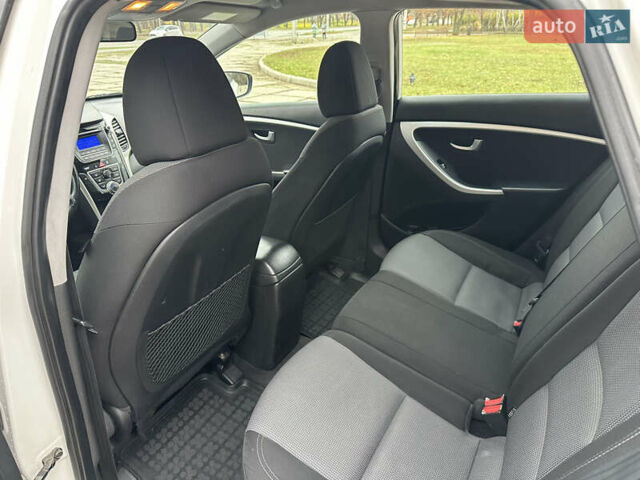 Белый Хендай i30, объемом двигателя 1.6 л и пробегом 190 тыс. км за 7750 $, фото 35 на Automoto.ua