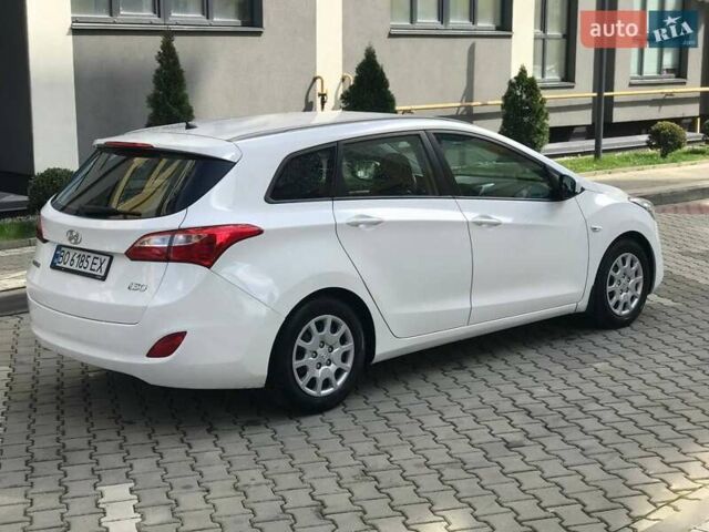 Белый Хендай i30, объемом двигателя 1.58 л и пробегом 223 тыс. км за 6800 $, фото 4 на Automoto.ua
