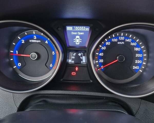 Белый Хендай i30, объемом двигателя 1.4 л и пробегом 180 тыс. км за 8999 $, фото 3 на Automoto.ua