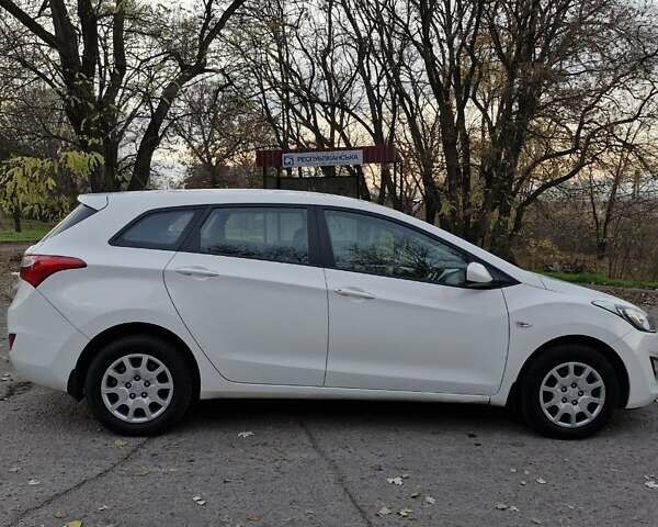 Белый Хендай i30, объемом двигателя 1.4 л и пробегом 180 тыс. км за 8999 $, фото 12 на Automoto.ua