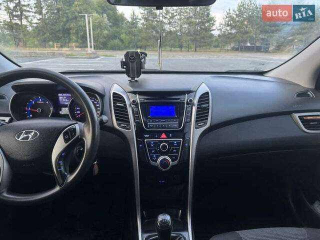 Белый Хендай i30, объемом двигателя 1.4 л и пробегом 360 тыс. км за 6700 $, фото 10 на Automoto.ua