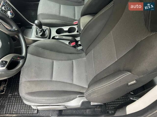 Белый Хендай i30, объемом двигателя 1.58 л и пробегом 223 тыс. км за 6800 $, фото 11 на Automoto.ua