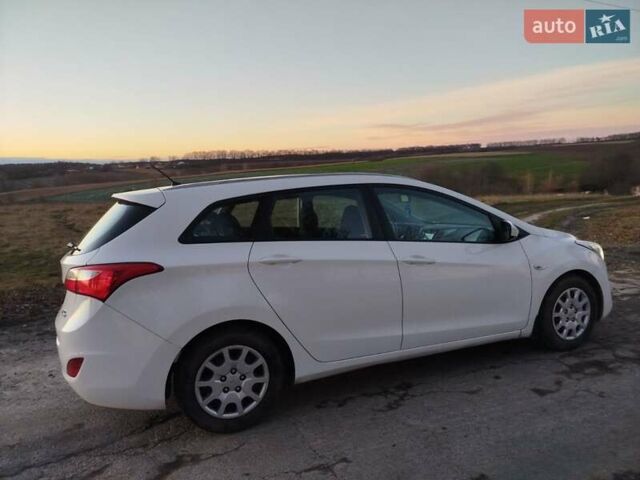 Белый Хендай i30, объемом двигателя 1.6 л и пробегом 227 тыс. км за 7300 $, фото 5 на Automoto.ua