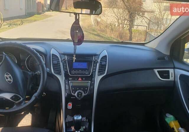 Білий Хендай i30, об'ємом двигуна 1.58 л та пробігом 284 тис. км за 8750 $, фото 13 на Automoto.ua