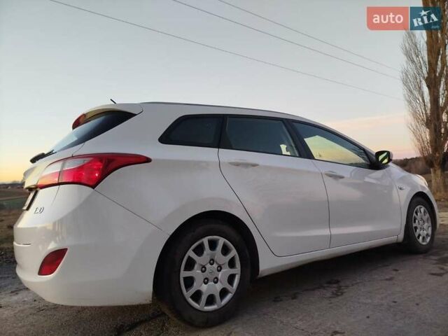 Белый Хендай i30, объемом двигателя 1.6 л и пробегом 227 тыс. км за 7300 $, фото 3 на Automoto.ua