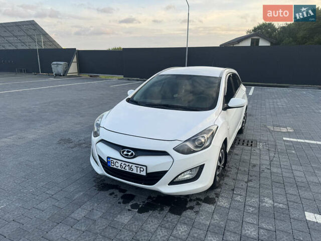 Белый Хендай i30, объемом двигателя 1.4 л и пробегом 340 тыс. км за 6900 $, фото 6 на Automoto.ua