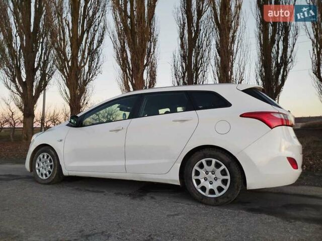 Белый Хендай i30, объемом двигателя 1.6 л и пробегом 227 тыс. км за 7300 $, фото 21 на Automoto.ua