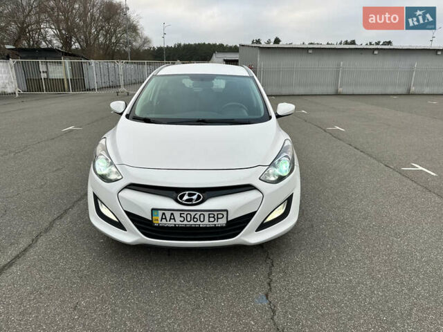 Белый Хендай i30, объемом двигателя 1.59 л и пробегом 140 тыс. км за 8700 $, фото 14 на Automoto.ua