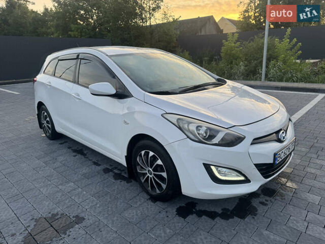 Белый Хендай i30, объемом двигателя 1.4 л и пробегом 340 тыс. км за 6900 $, фото 1 на Automoto.ua